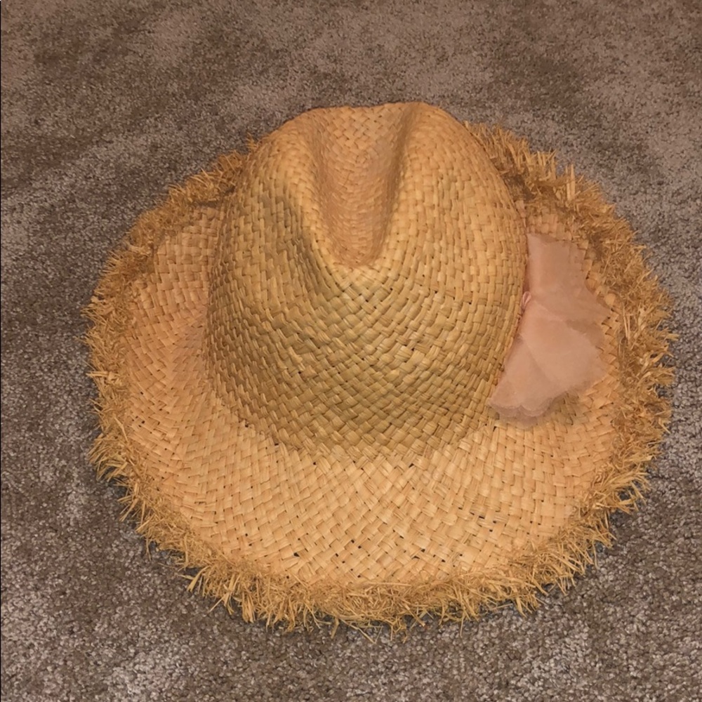 Straw sun hat with flower